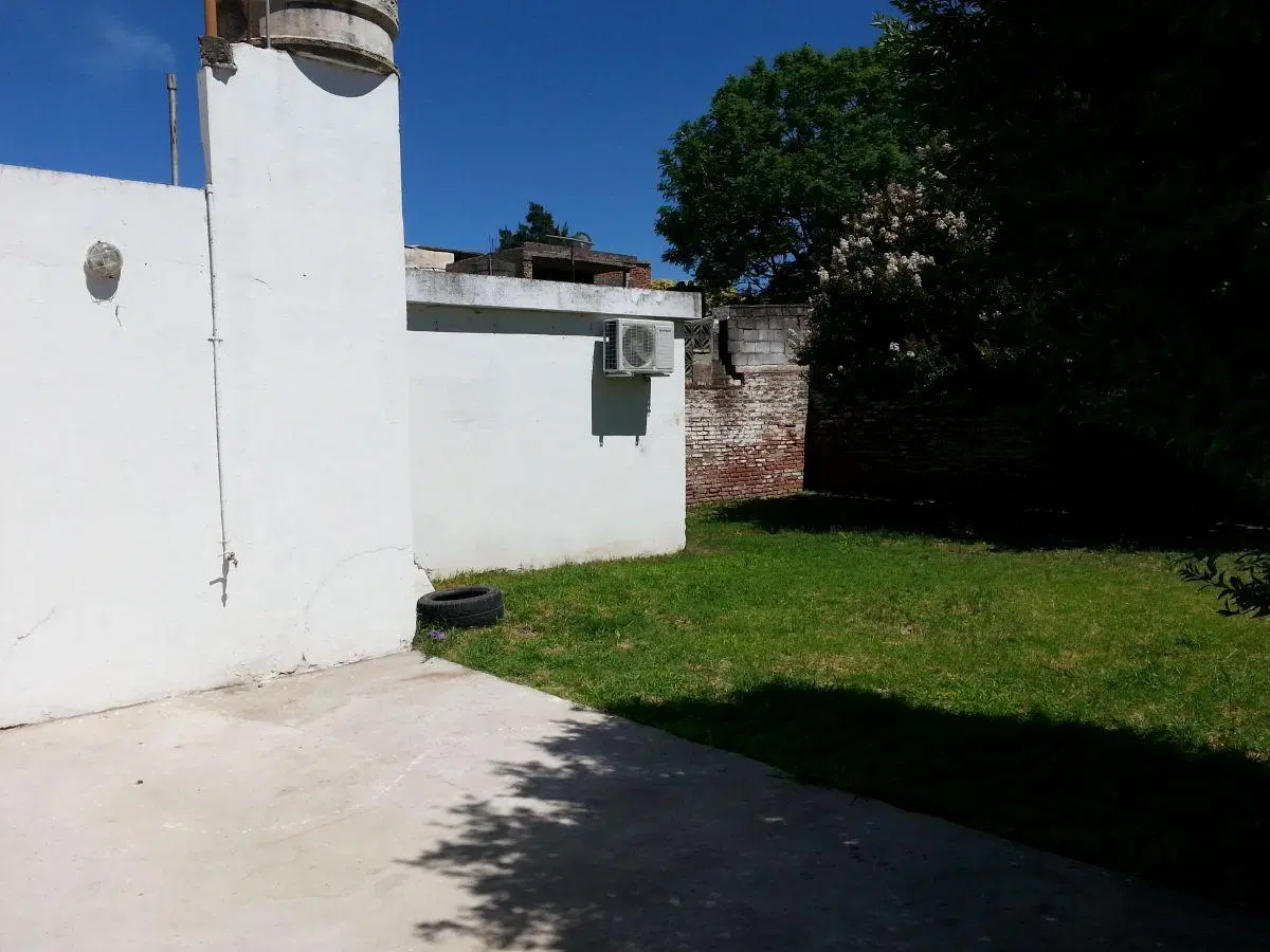 ALQUILO CASA DE 2/3 DORMITORIOS BARRIO PANAMERICANO 1