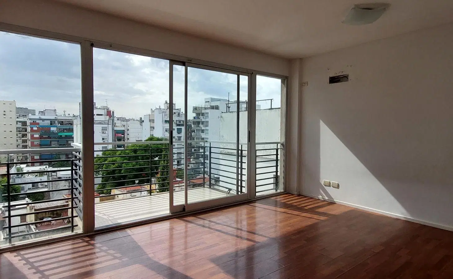 Inmejorable monoambiente divisible c/cochera - Amenities 3
