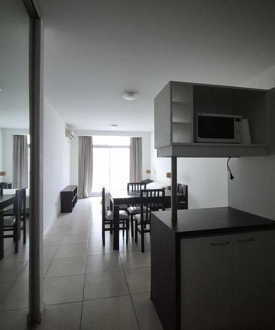 Foto de Amplio monoambiente, balcón, Pileta. Excelente ubicación, imagen 2