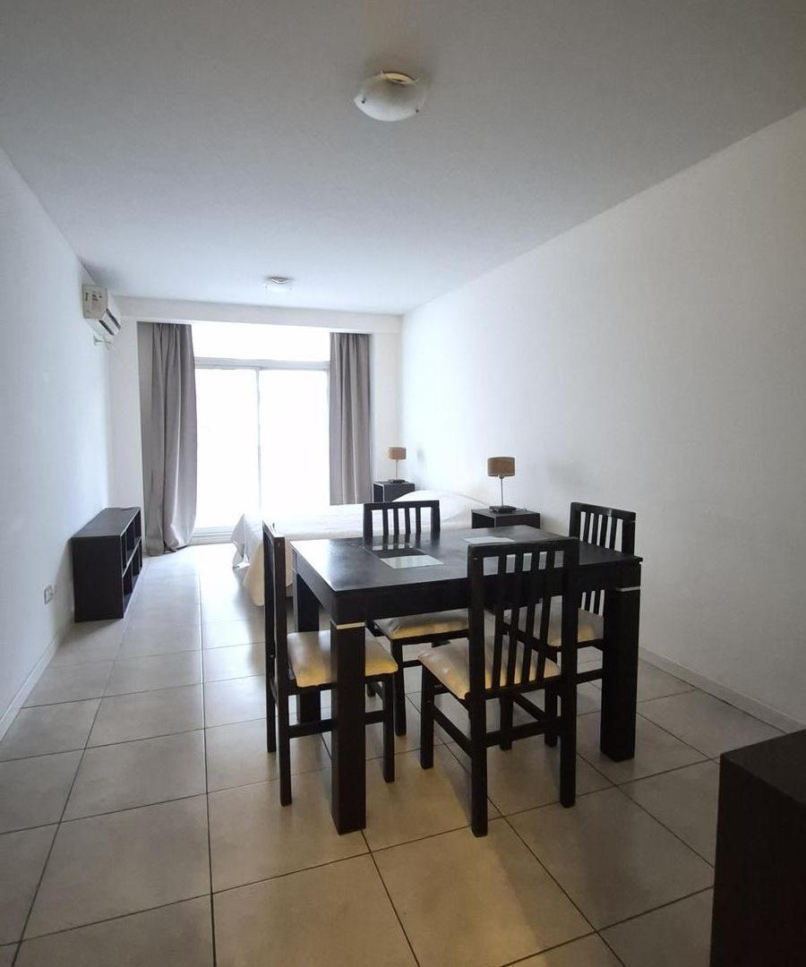 Foto de Amplio monoambiente, balcón, Pileta. Excelente ubicación, imagen 1