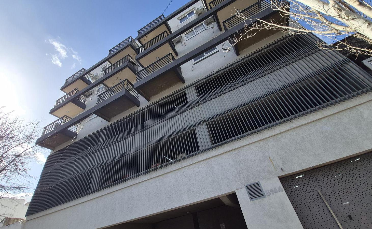 Foto de Monoambiente a estrenar con patio y cochera!, imagen 2
