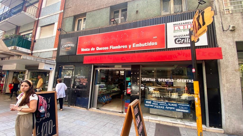 OPORTUNIDAD, con Financiacion, LOCAL (Apto gastronomico) + Depto 5 Amb a reciclar 440 m2-Microcentro