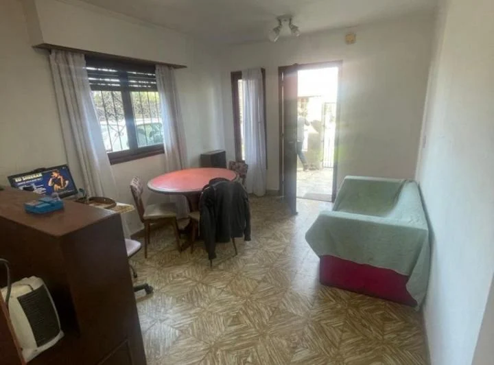 Casa 3 ambientes con garage  y patio  5