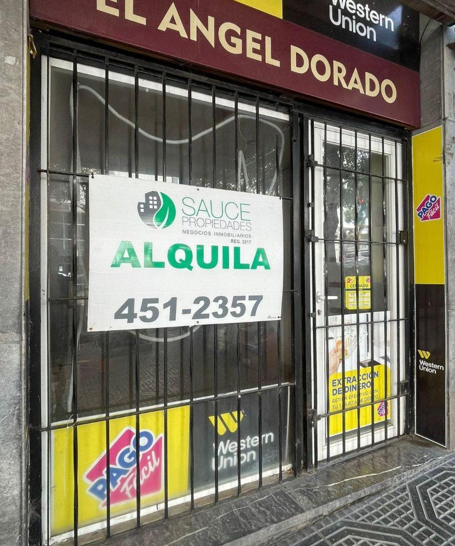 Amplio Local en alquiler con dos depositos - Zona Güemes (Av. Colon 1300)