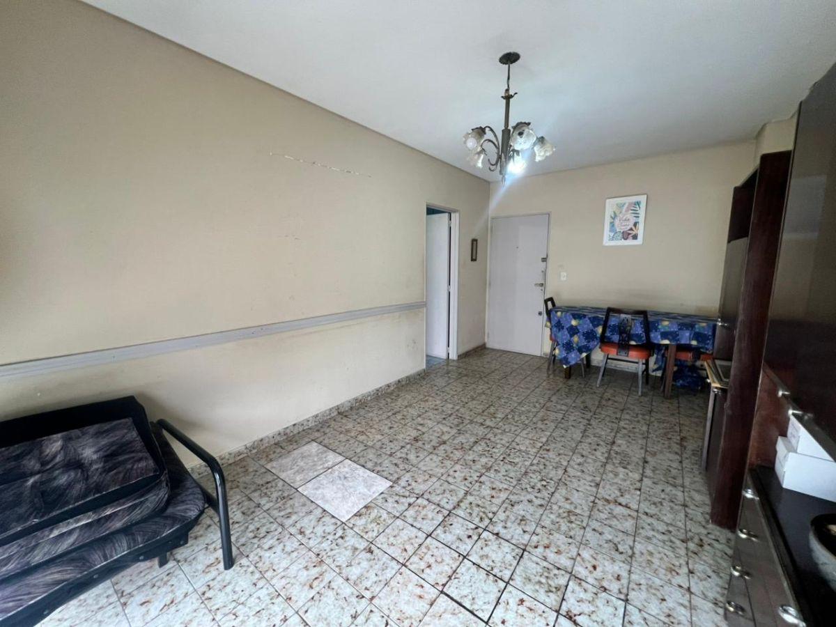 Foto de 2 ambientes con cochera y balcon a la calle. (Santiago del Estero 1700), imagen 4