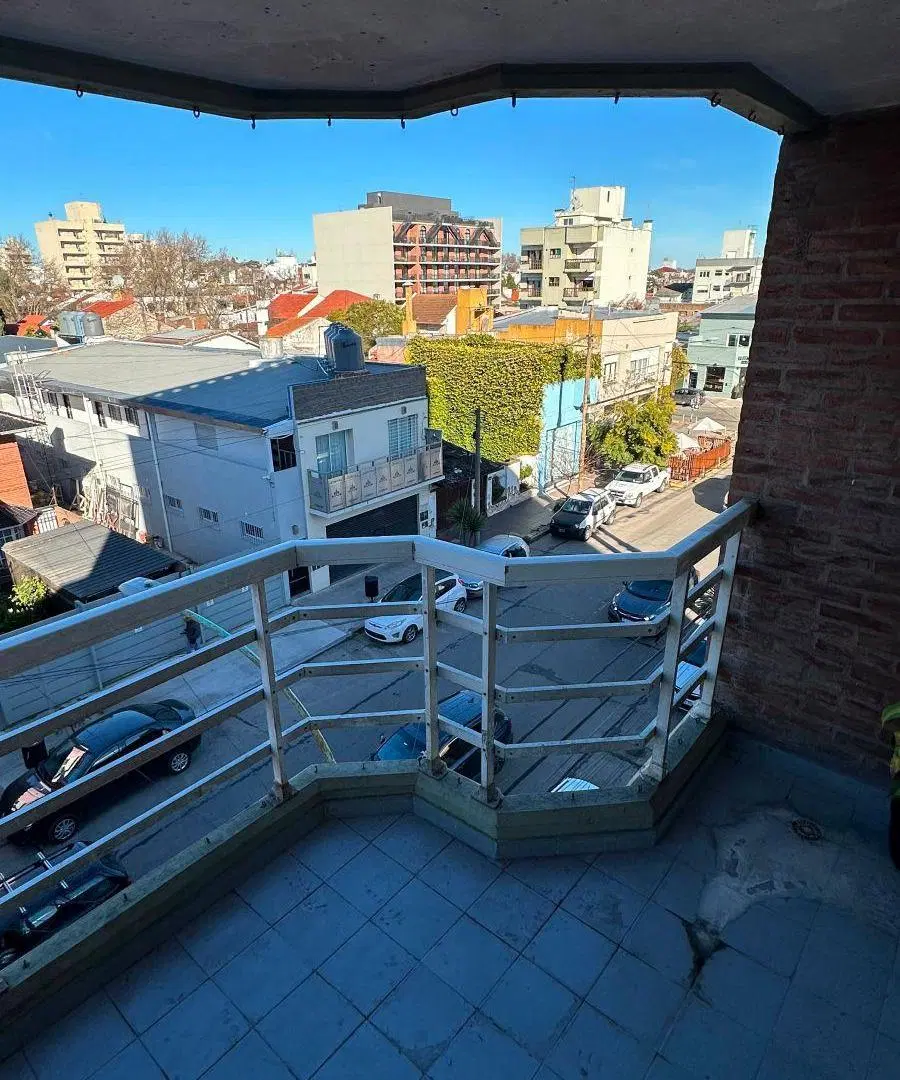 Semi piso 3 ambientes con cochera - Hipolito Irigoyen 3100 3