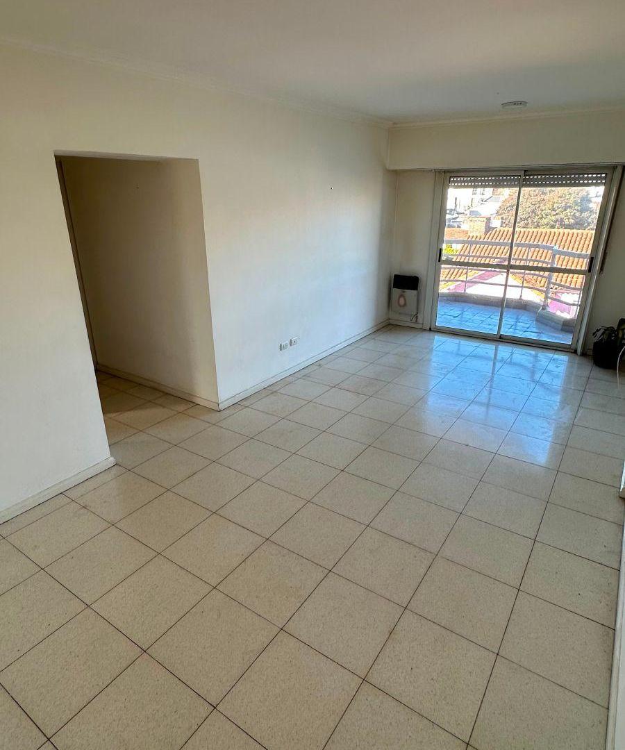 Foto de Semi piso 3 ambientes con cochera - Hipolito Irigoyen 3100, imagen 5