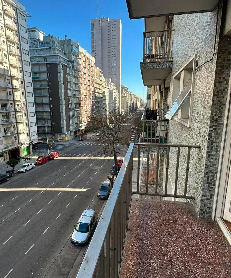 Ambiente y medio a la calle - Zona Güemes (Av Colon 1300) 5
