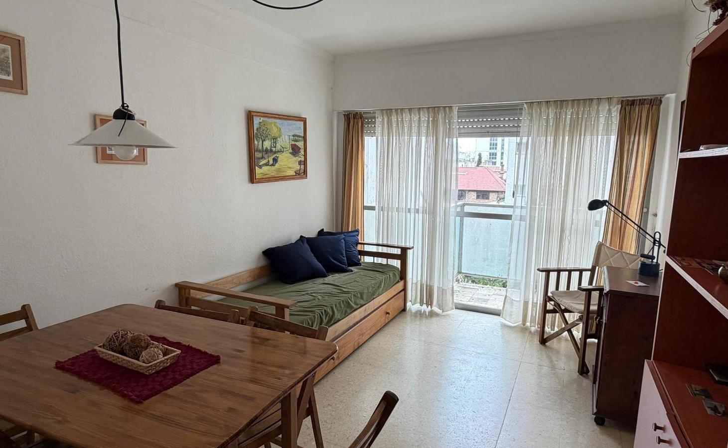 Foto de Departamento 2 Ambientes al contrafrente. Brown al 1400 (Zona Güemes), imagen 2