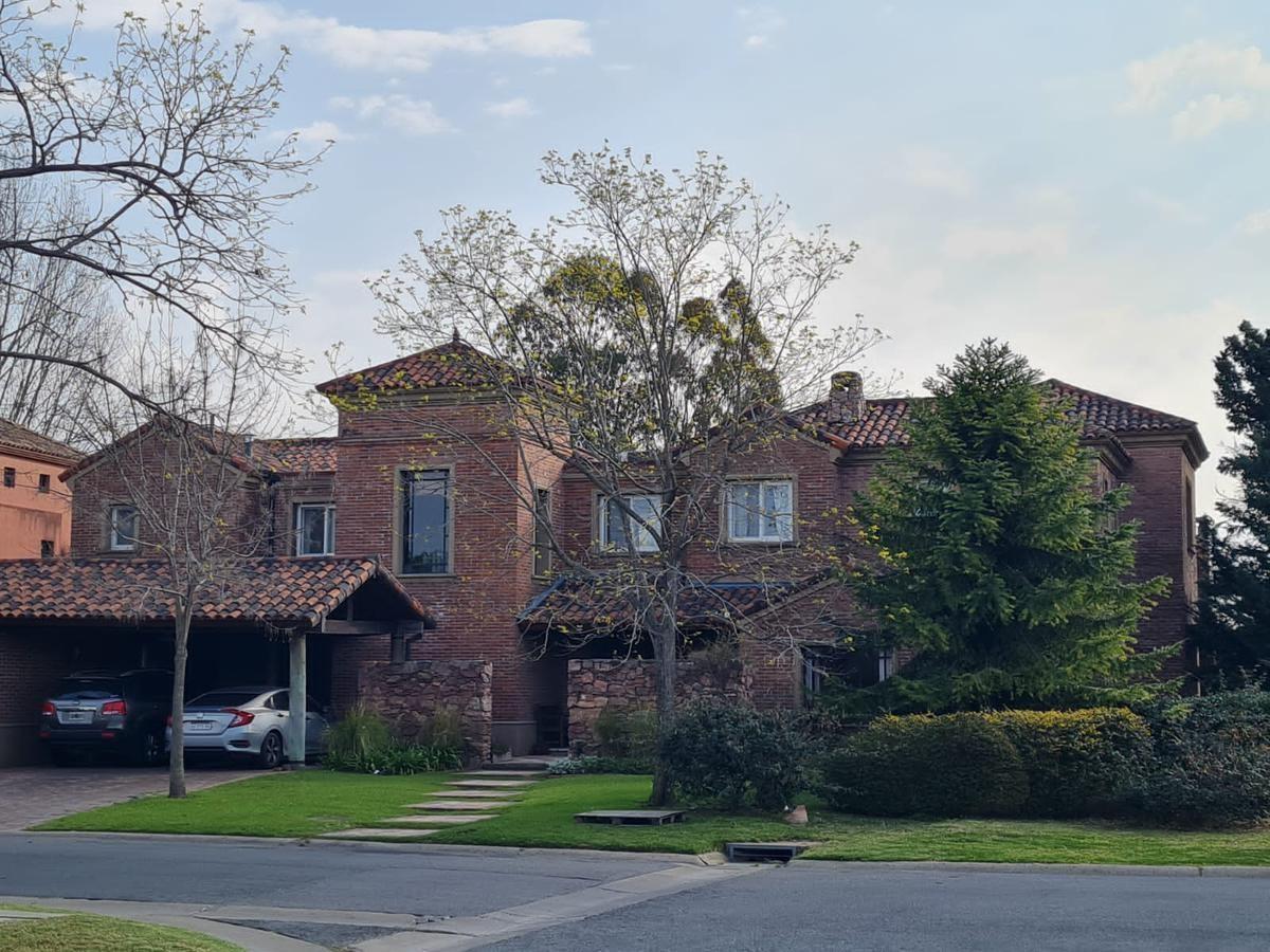Casa Chalet  en Alq. Temporario en Santa Barbara, Tigre, G.B.A. Zona Norte