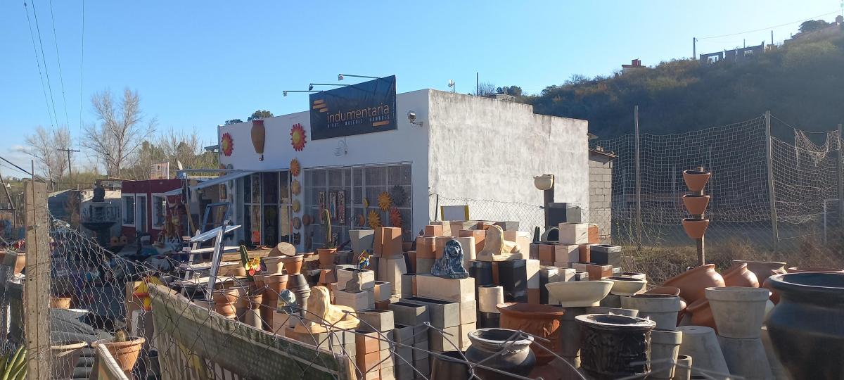 Venta Lote con Local Comercial en El Pueblito (Salsipuedes) 5
