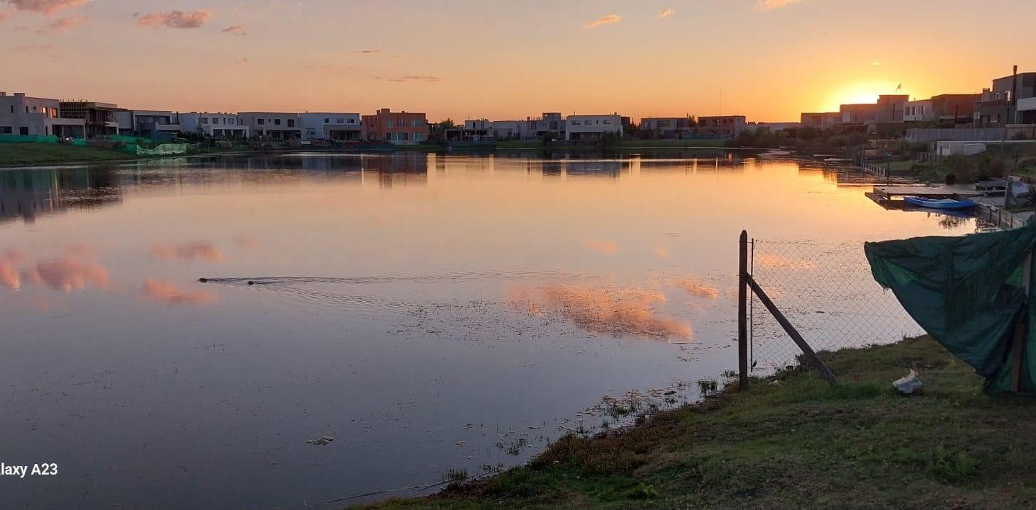 Terreno en venta a la laguna (orientación Norte)