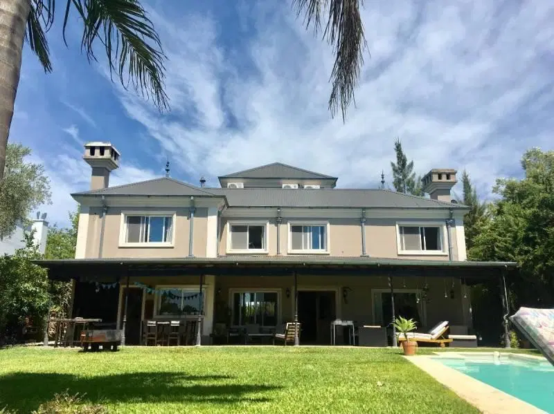 Espectacular casa sobre laguna, con excelentes vistas! 3