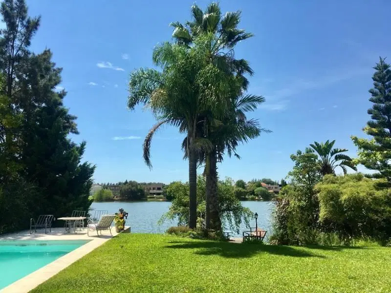 Espectacular casa sobre laguna, con excelentes vistas! 5