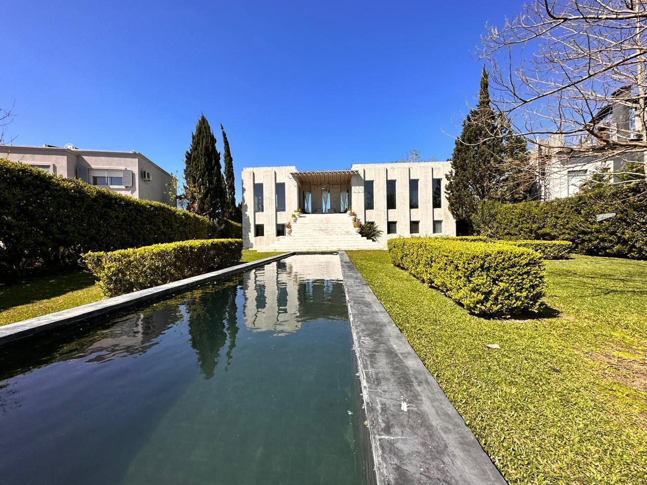 Foto de Barrio Altamira - Casa a la laguna en venta, imagen 5