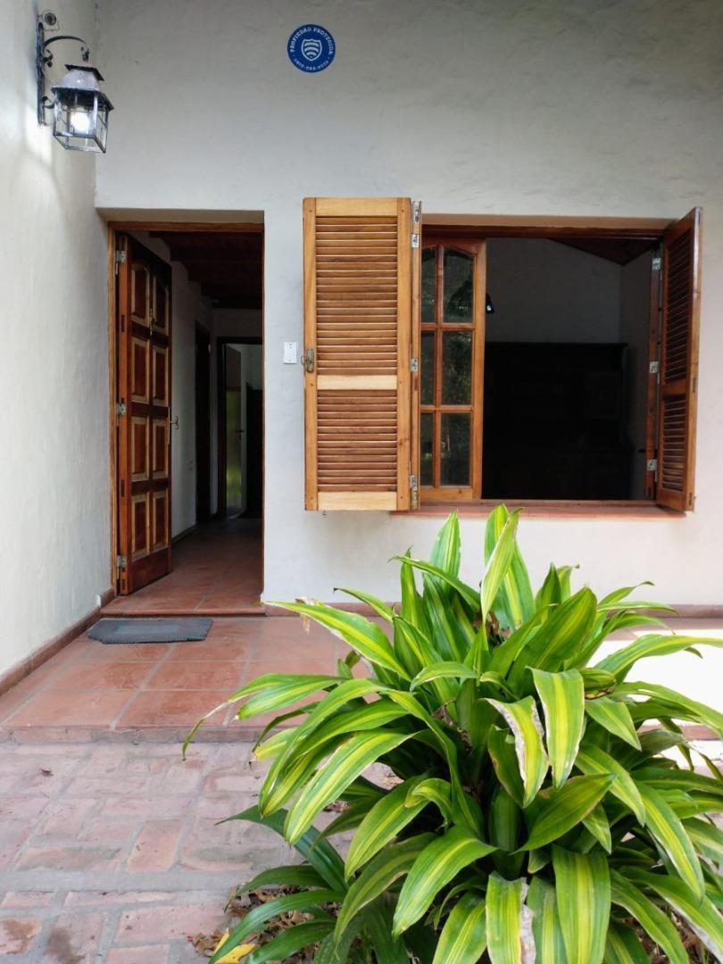 Excelente Casaquinta en Villa California 2