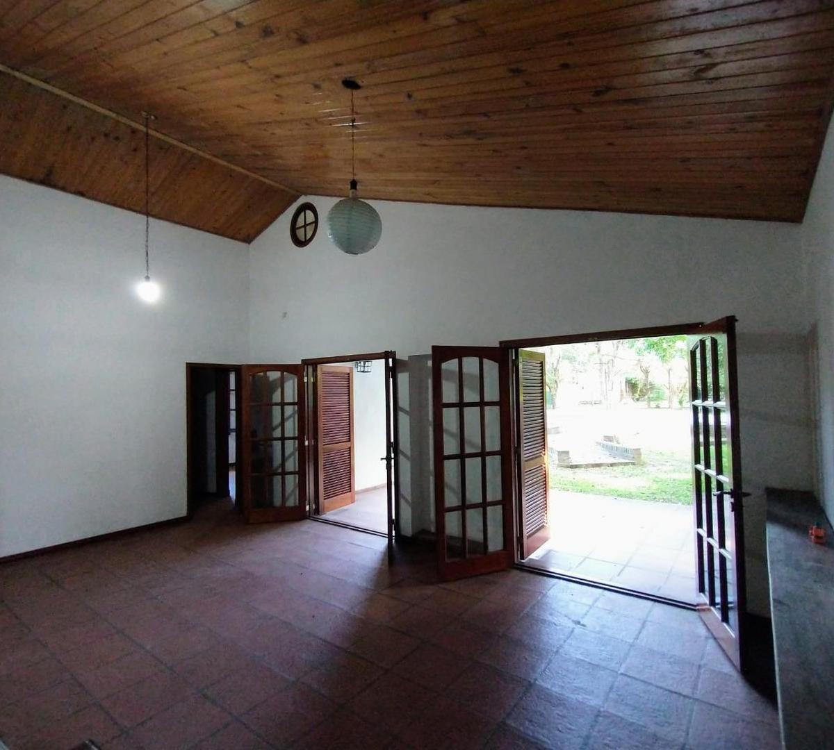Excelente Casaquinta en Villa California 1
