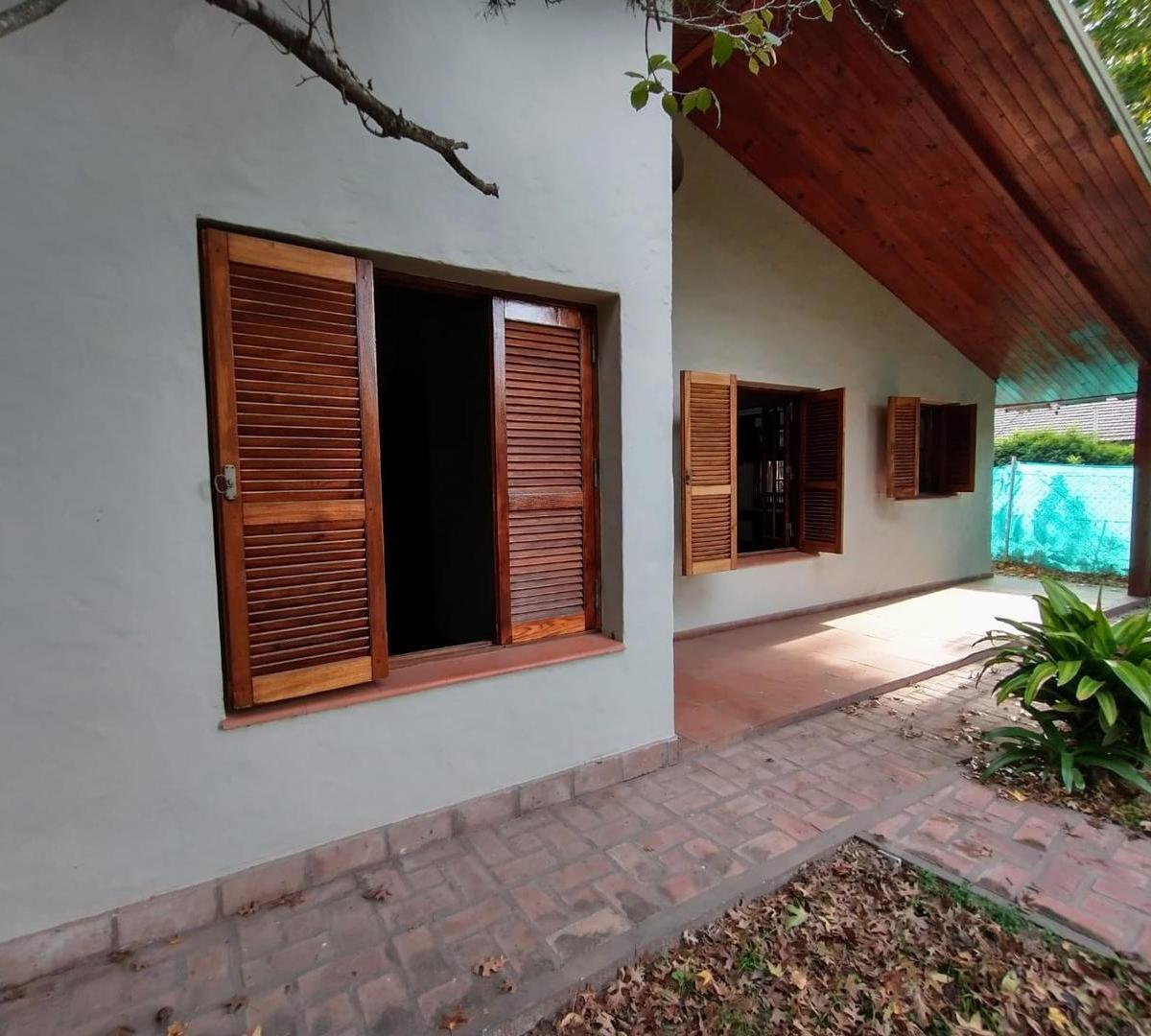 Excelente Casaquinta en Villa California 3