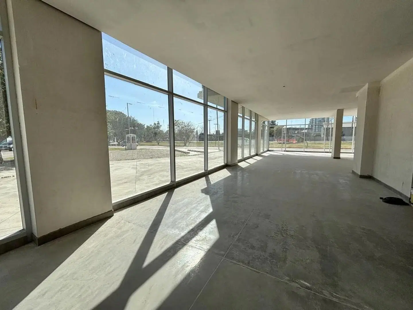 LOCAL COMERCIAL - ZONA PUERTO 4
