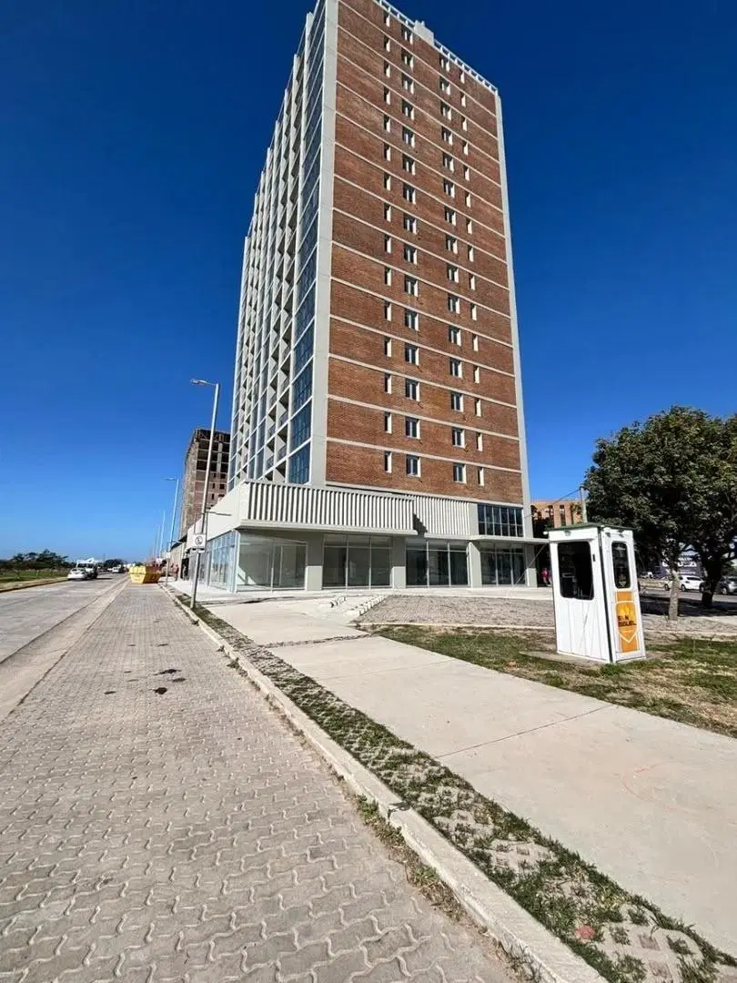 LOCAL COMERCIAL - ZONA PUERTO 3