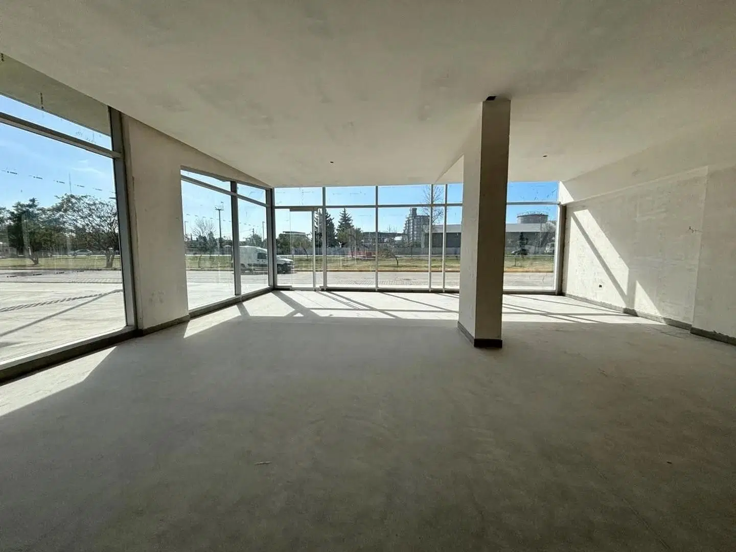LOCAL COMERCIAL - ZONA PUERTO 1