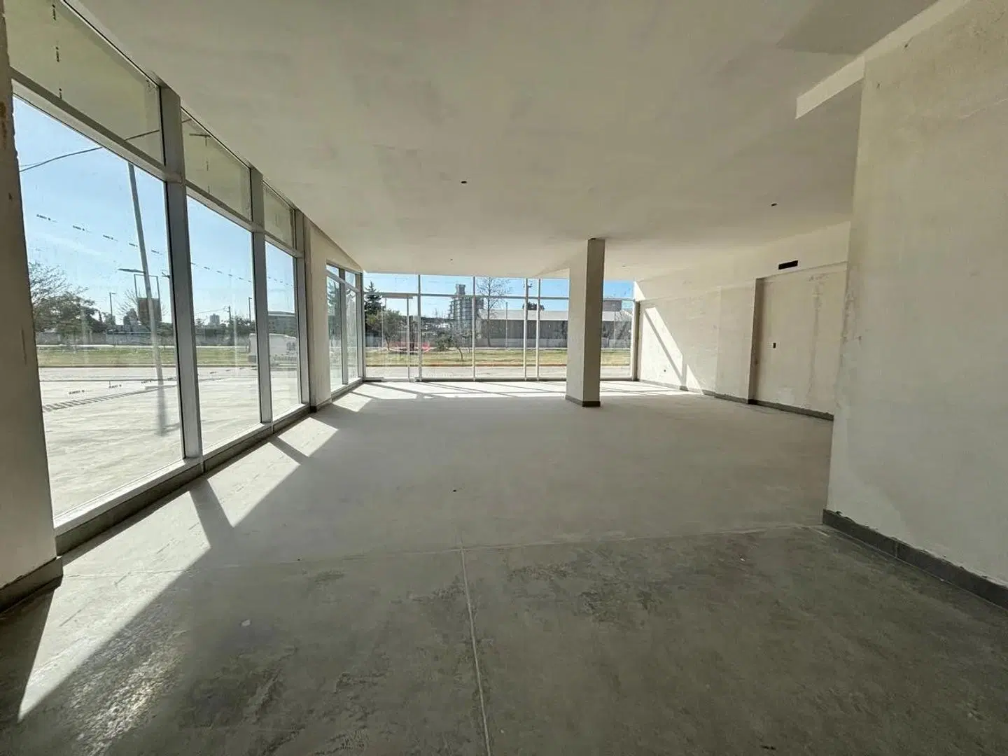 LOCAL COMERCIAL - ZONA PUERTO 5