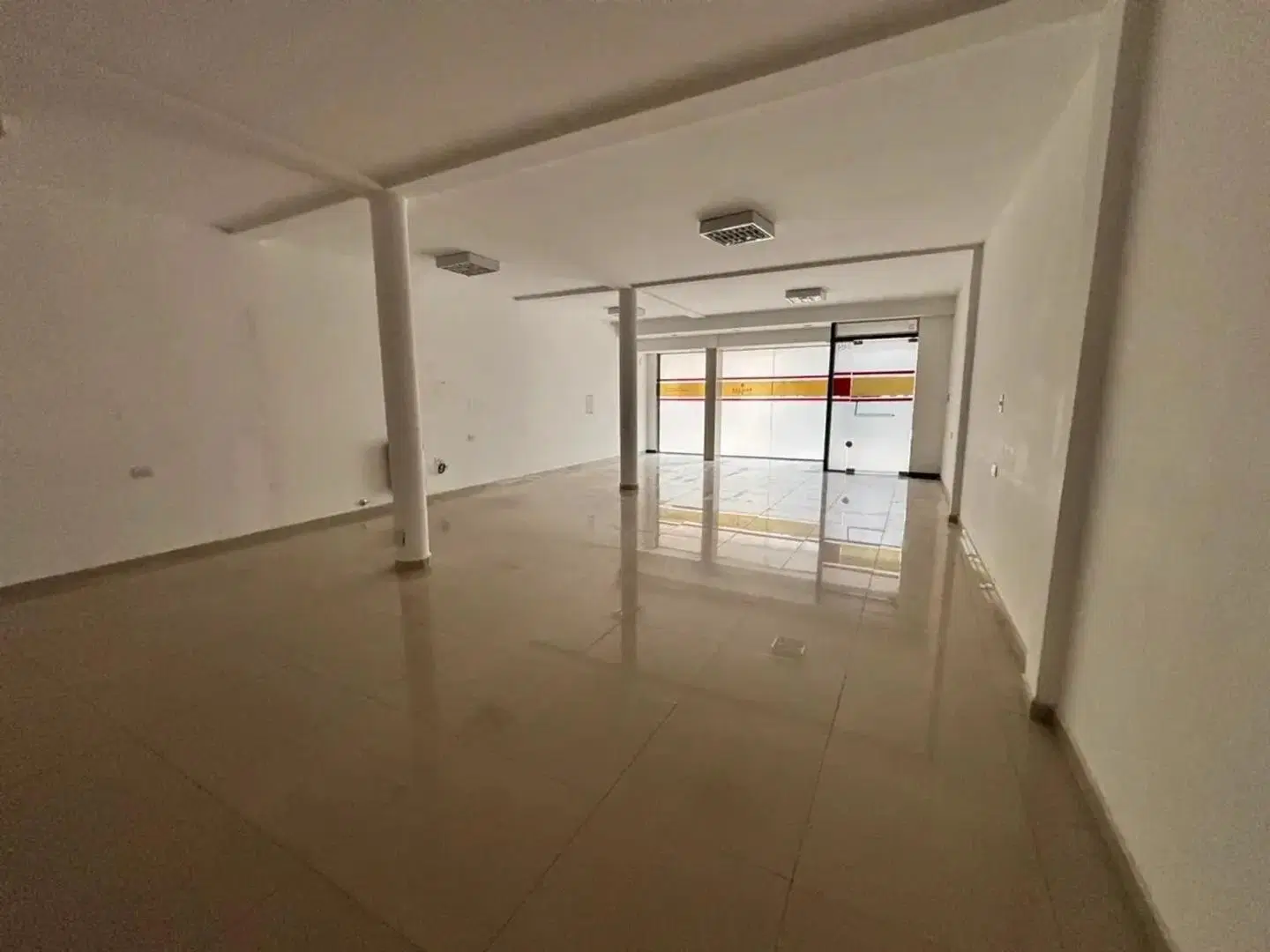 LOCAL - BARRIO CENTRO - HIPÓLITO IRIGOYEN 2454 3