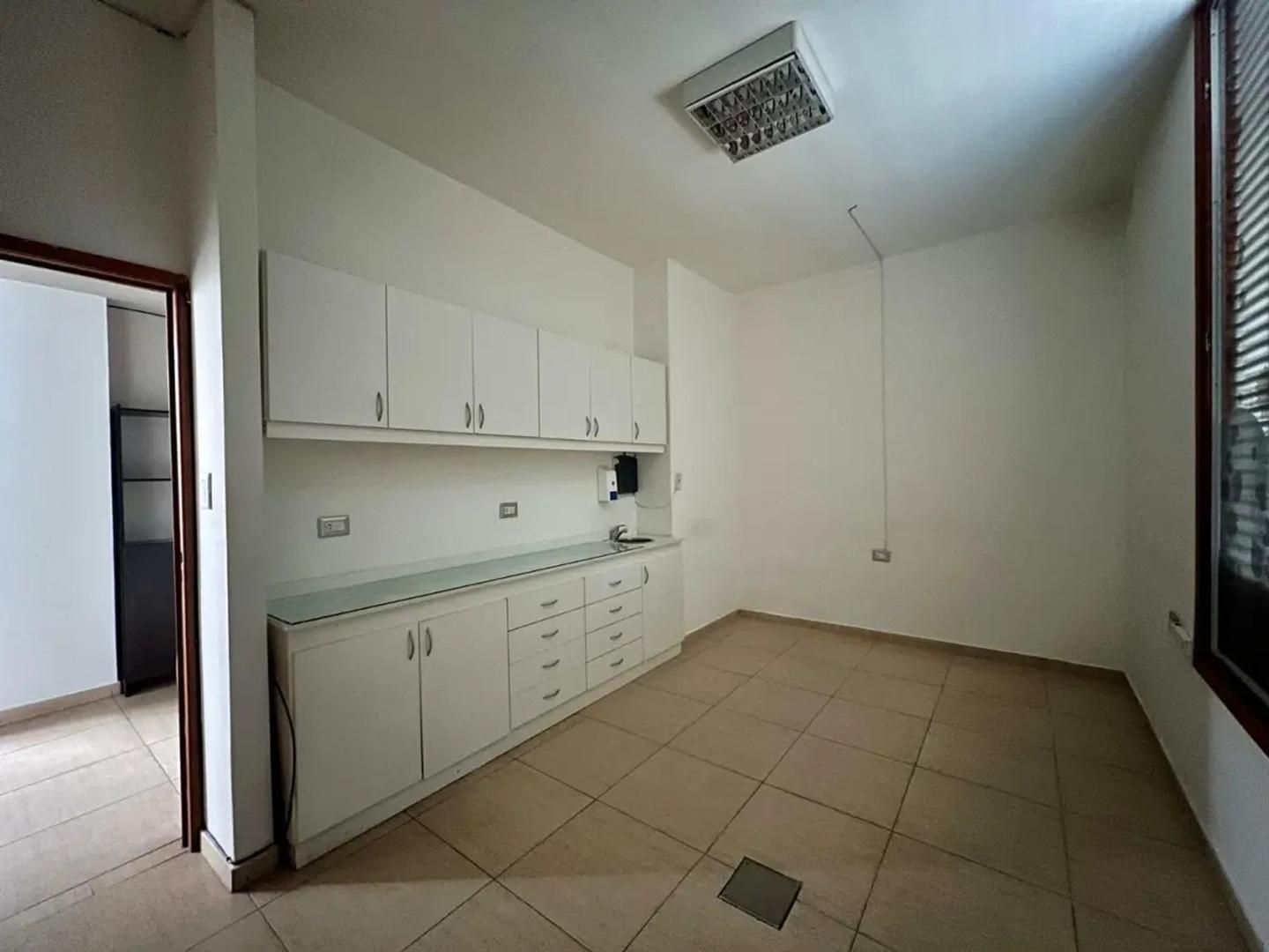 Foto de OFICINA - BARRIO CONSTITUYENTES - GOBERNADOR CRESPO 3469, imagen 2