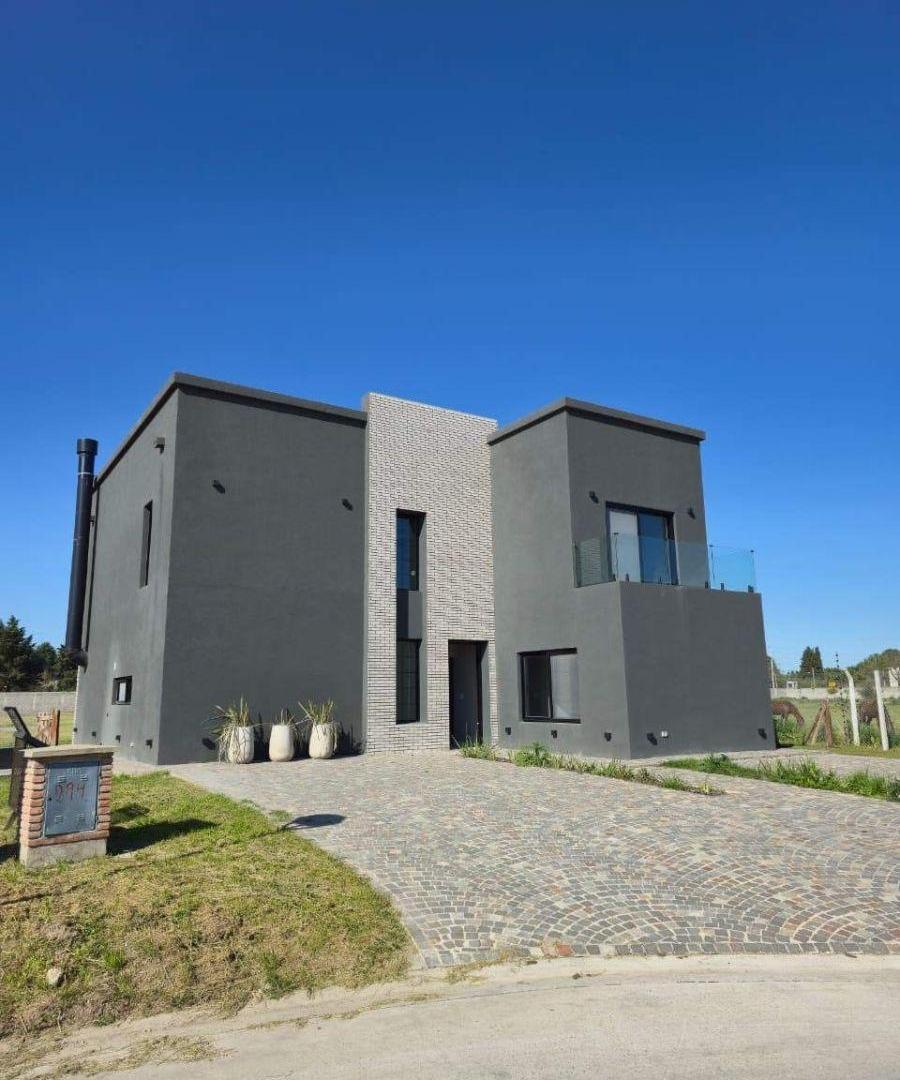 Foto de Casa en Venta en Canning - 5 ambientes con Piscina en Barrio Canning, imagen 1