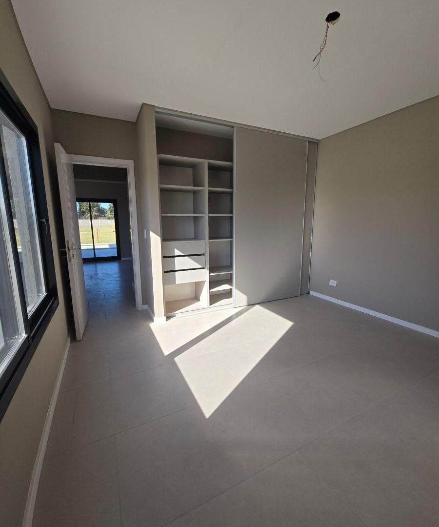 Foto de Casa en Venta en Canning - 5 ambientes con Piscina en Barrio Canning, imagen 2
