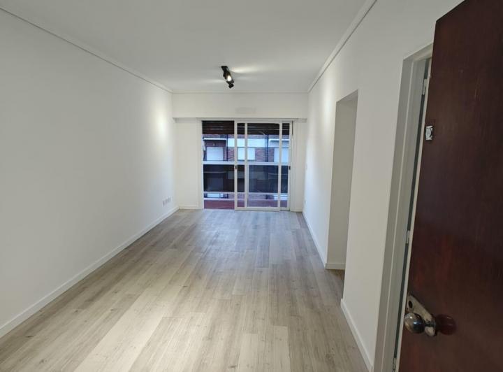 FLORESTA S/PISO 3 AMB FTE BCON CORRIDO TODO A NUEVO U$S94.000 5