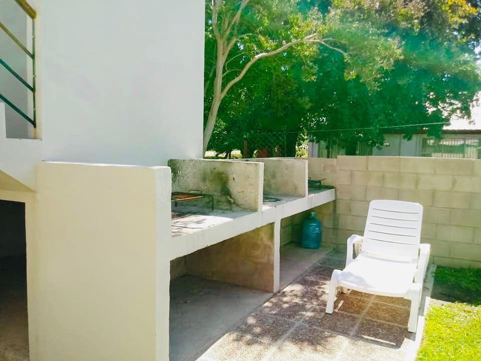 Casa en Venta de 8 Dorm. C/ Cochera en Villa Santa Cruz del Lago 1