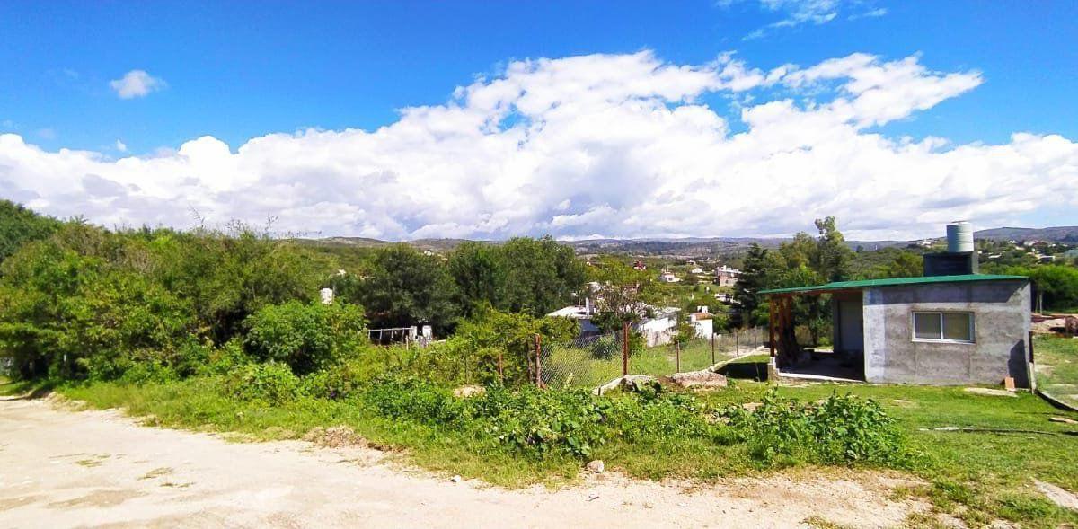 Casa en Venta de 2 Dorm. C/ Cochera en Tanti 3