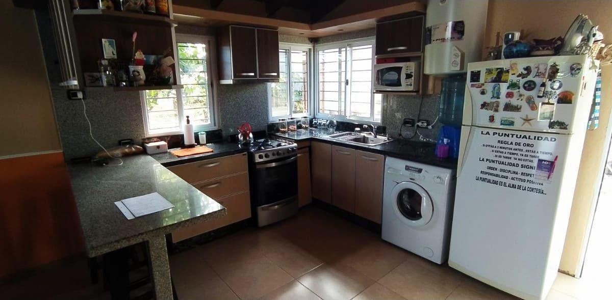 Casa en Venta de 2 Dorm. C/ Cochera en Tanti 2