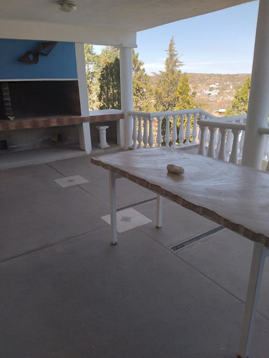 Se Vende Casa con Pileta en Tanti 5
