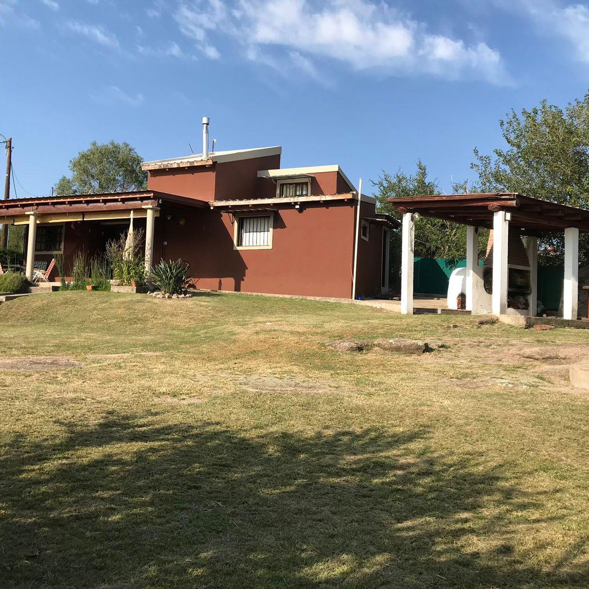 Se Vende Casa en Estancia Vieja, 2 dormitorios, pileta, vista.