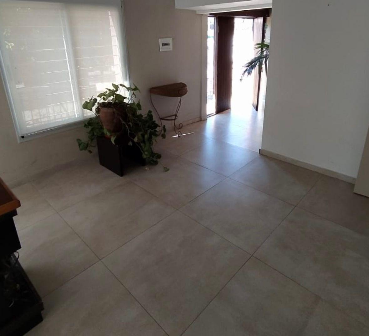Se Vende Propiedad de Dos Dorm. Mas Departamento y Local en Barrio Jose Muñoz 1