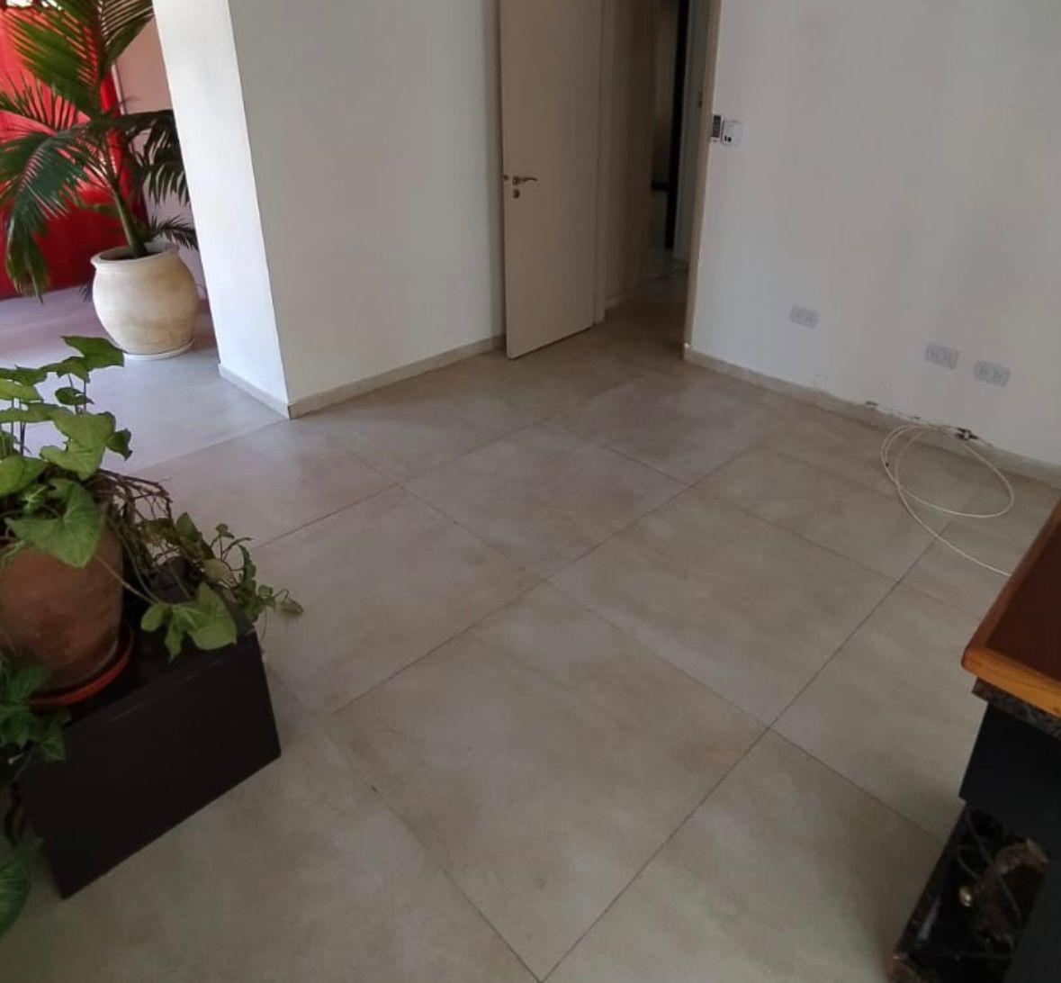 Se Vende Propiedad de Dos Dorm. Mas Departamento y Local en Barrio Jose Muñoz 5