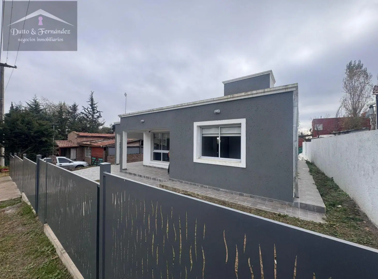 Casa en venta amoblada en Villa Parque Siquiman 2