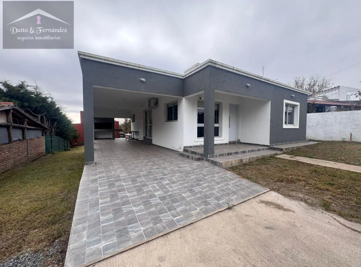 Casa en venta amoblada en Villa Parque Siquiman 1