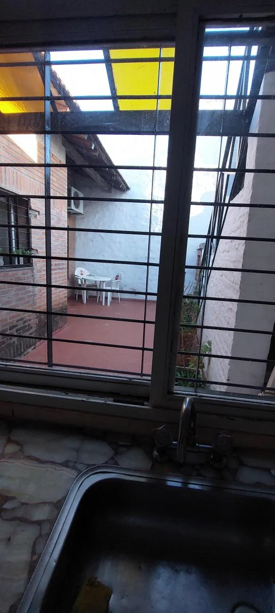 Excelente Casa 3 Ambientes con Cochera, Parrilla. Excelente Zona 4