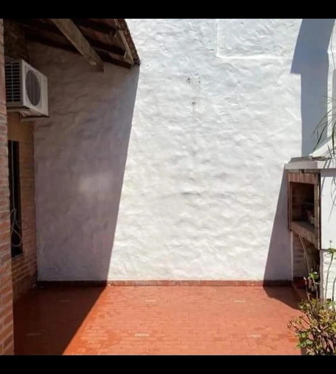 Excelente Casa 3 Ambientes con Cochera, Parrilla. Excelente Zona 3