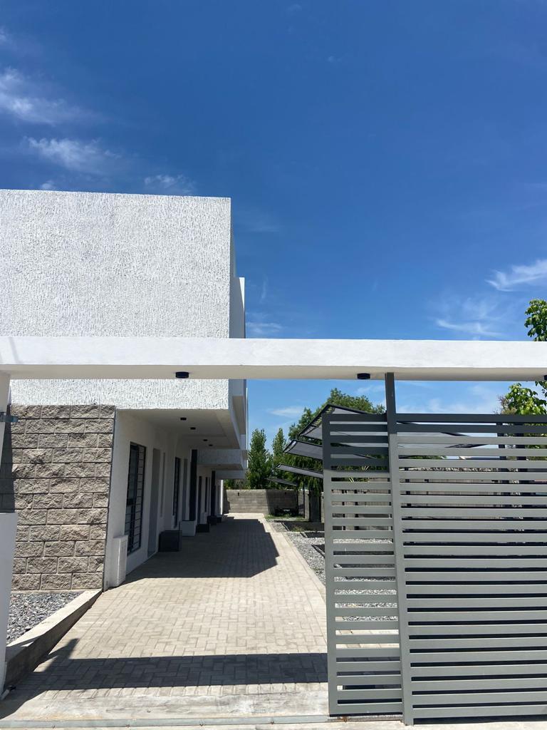 Hermoso Duplex 3 Amb a Estrenar Amoblados, con Cochera. Barrio "Los Algarrobos" 1