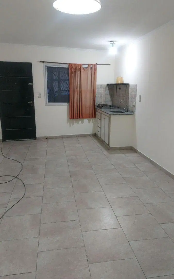 Monoambiente en alquiler. Ajuste semestral. Servicios incluidos 2