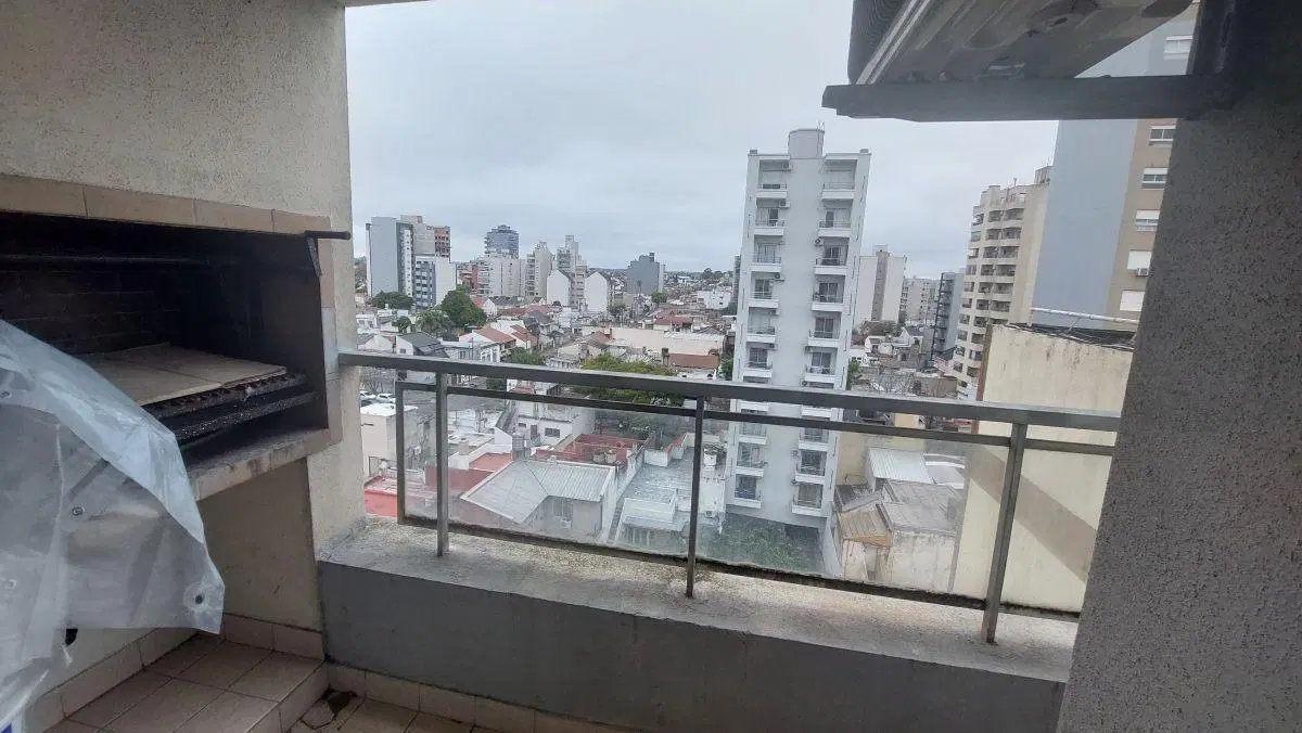 Depto 2 amb con baulera. Balcón c/parrilla. 4