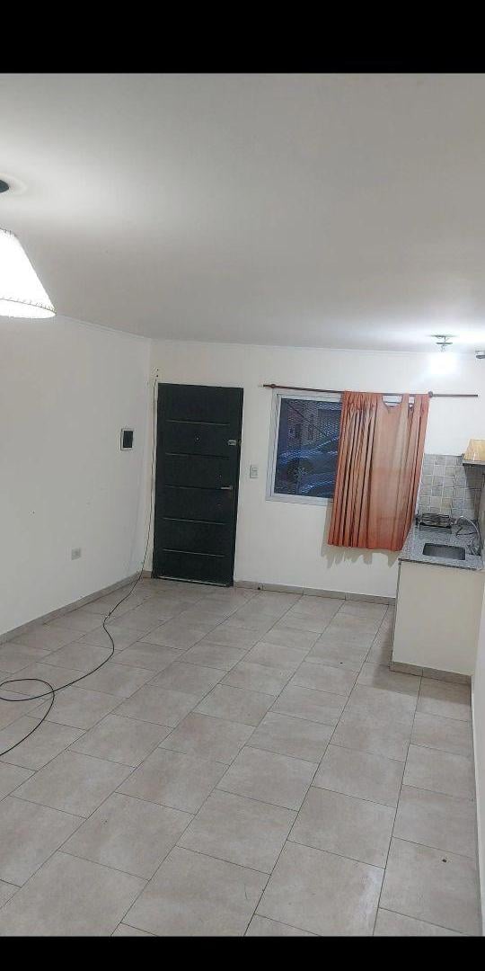 Foto de Monoambiente en planta baja. Servicios y expensas incluidos !!, imagen 4