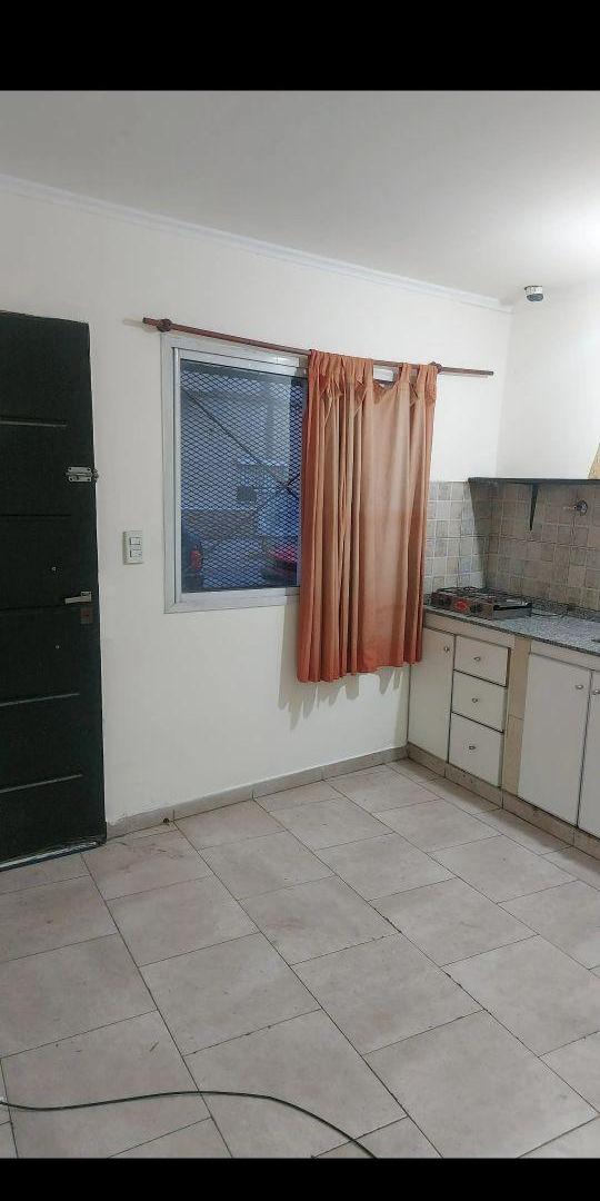 Foto de Monoambiente en planta baja. Servicios y expensas incluidos !!, imagen 5