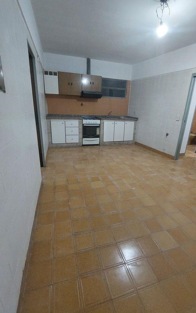 Foto de Depto 2 ambientes. Servicios incluidos. Sin expensas !!, imagen 2