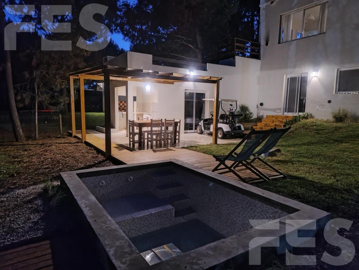 Casa en Alquiler y Venta con 4 Dorm. Barrio Residencial I Costa Esmeralda 3