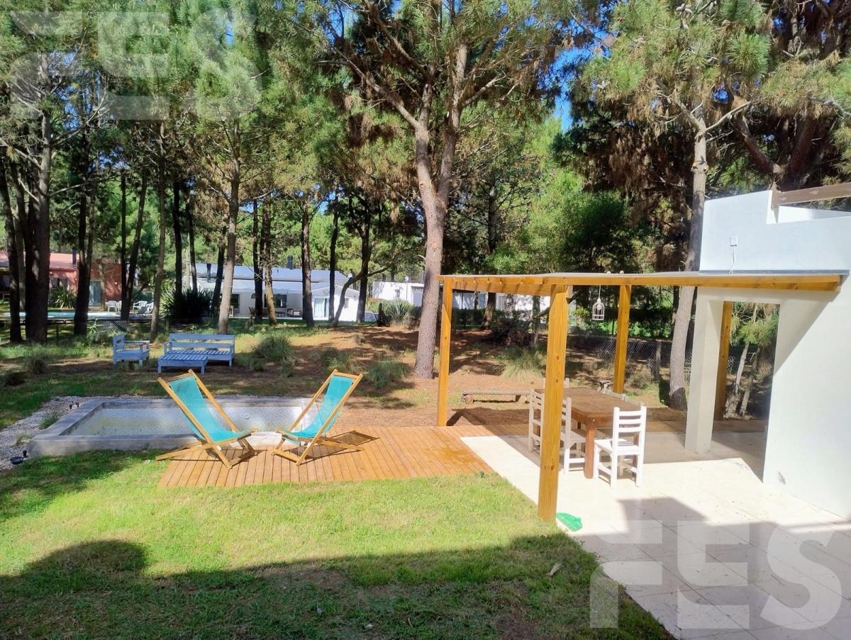 Casa en Alquiler y Venta con 4 Dorm. Barrio Residencial I Costa Esmeralda 4
